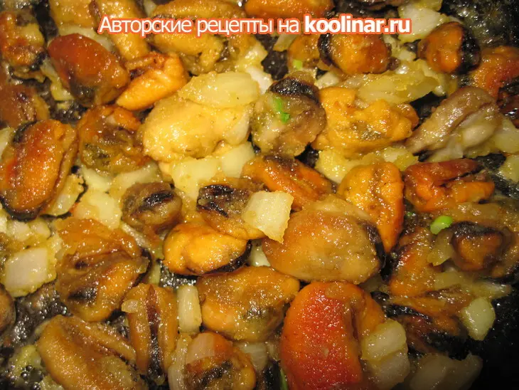 Сырно-морской суп: шаг 1