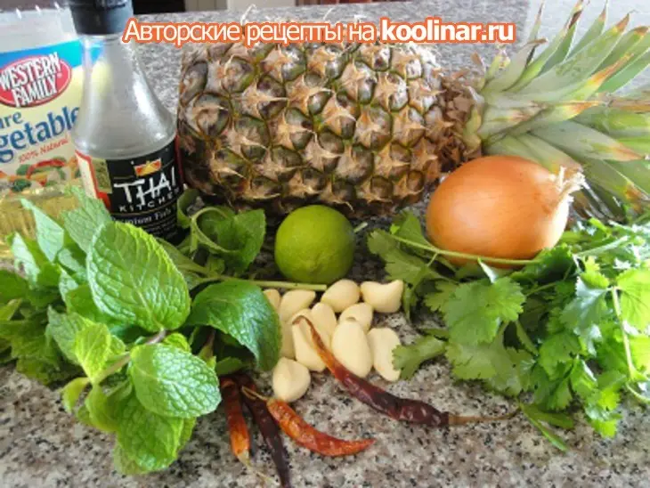 Кинза и мята с ананасом по свински: шаг 1