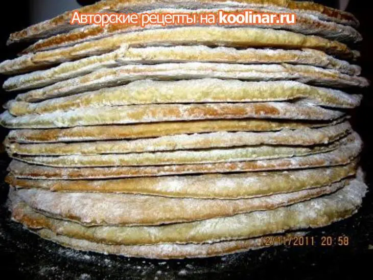 Торт "медовый бочоночек с икрой": шаг 7