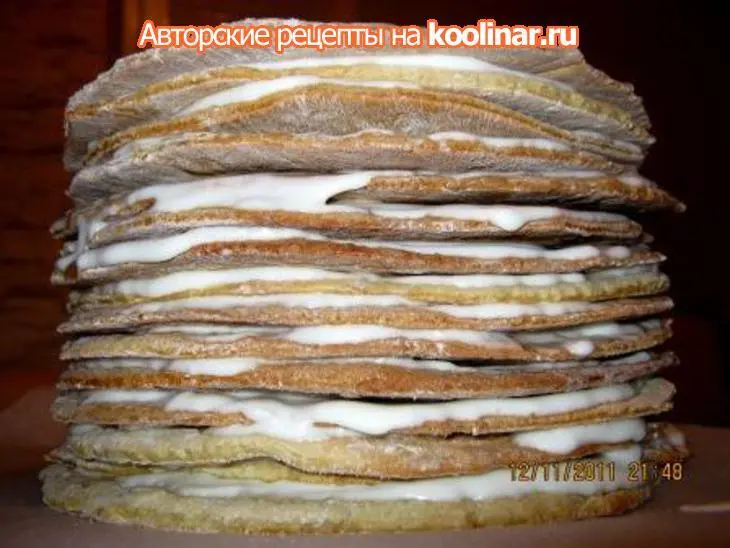 Торт "медовый бочоночек с икрой": шаг 9