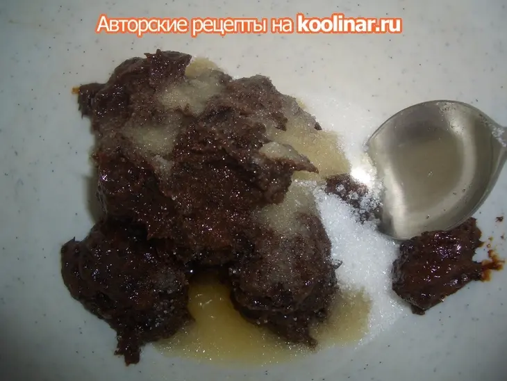 Бисквитный торт с черносливом и сливками (поздравительный): шаг 2