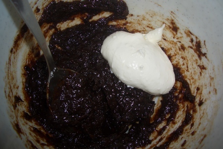Бисквитный торт с черносливом и сливками (поздравительный): шаг 4