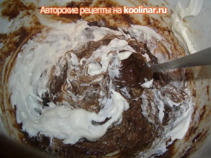 Бисквитный торт с черносливом и сливками (поздравительный): шаг 5