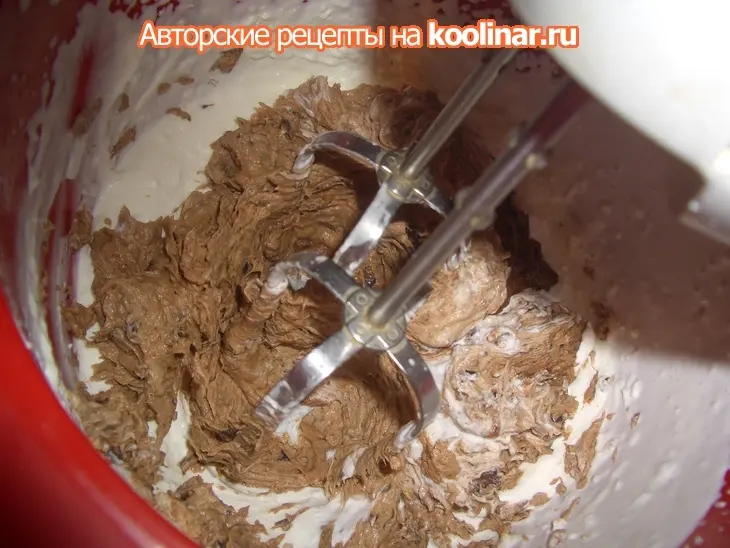 Бисквитный торт с черносливом и сливками (поздравительный): шаг 6