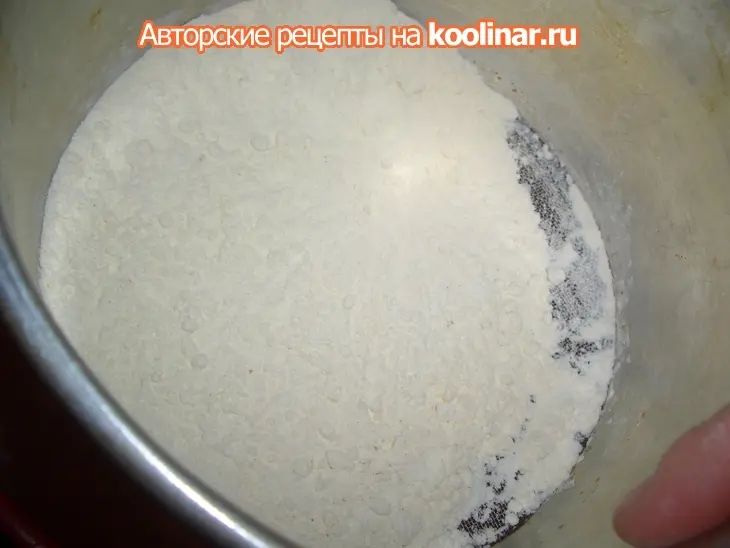 Бисквитный торт с черносливом и сливками (поздравительный): шаг 10