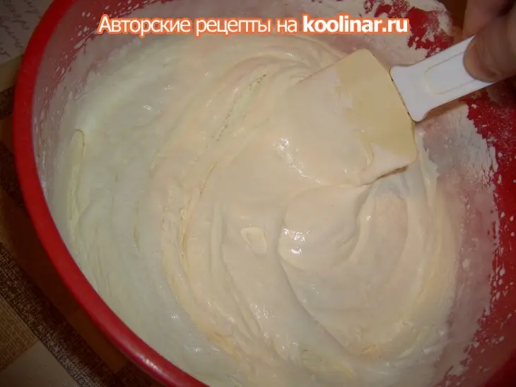 Бисквитный торт с черносливом и сливками (поздравительный): шаг 11