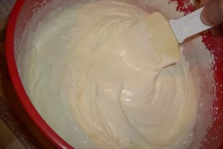Бисквитный торт с черносливом и сливками (поздравительный): шаг 11