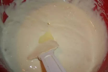 Бисквитный торт с черносливом и сливками (поздравительный): шаг 12