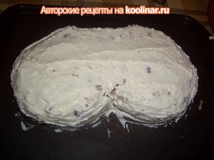 Бисквитный торт с черносливом и сливками (поздравительный): шаг 22