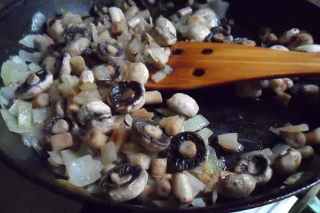 Пирог с грибами и сыром: шаг 4
