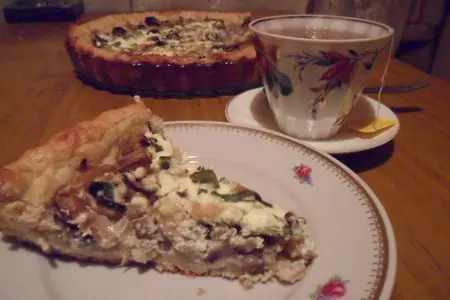 Пирог с грибами и сыром: шаг 11