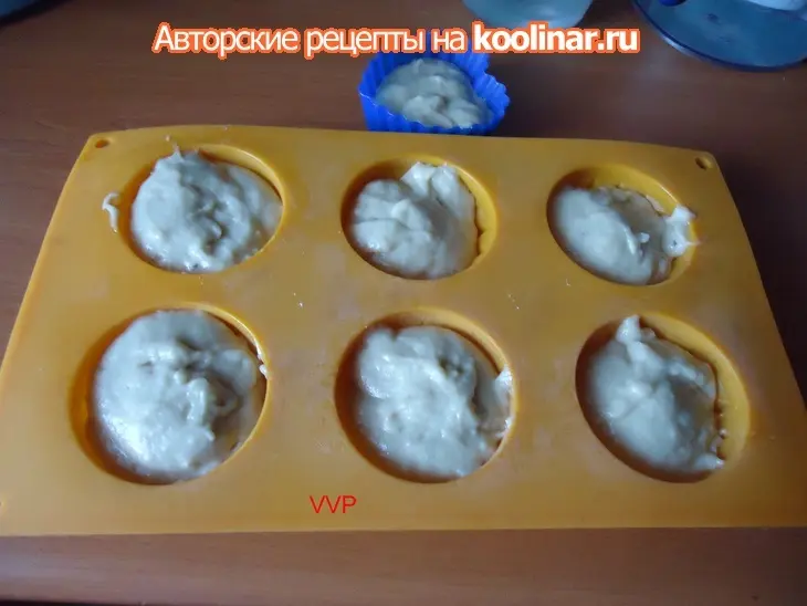 Кексы со смородиной: шаг 4