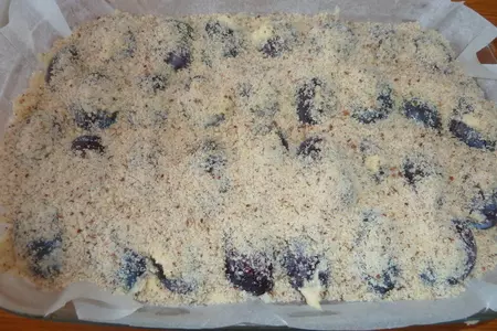 Сливовый пирог с ореховой посыпкой: шаг 12