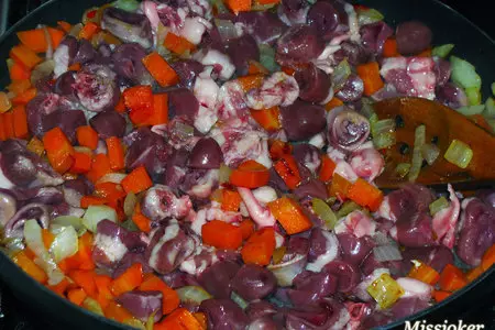 Свекольные пирожки с куриными потрошками: шаг 9