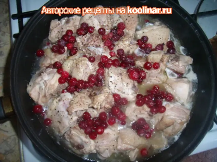 Курица под медово-брусничным соусом с апельсиновым рисом: шаг 1