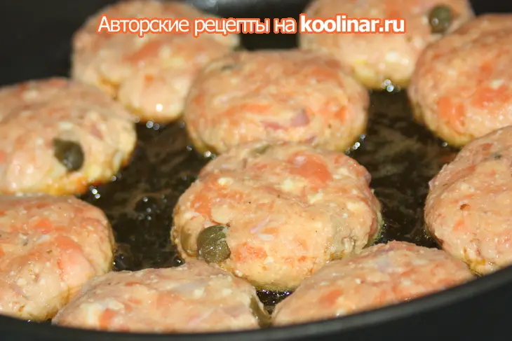 Котлеты из форели с соусом барбекю, каперсами и сыром..: шаг 6