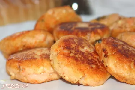 Котлеты из форели с соусом барбекю, каперсами и сыром..: шаг 9