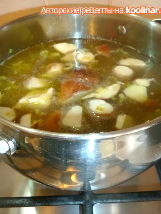 Ароматный, быстрый, невероятно вкусный суп с белыми грибами и чечевицей: шаг 6