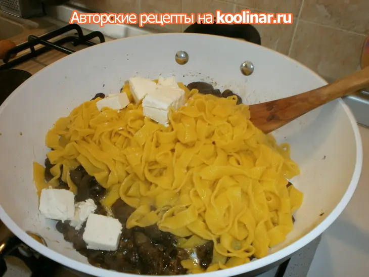 Домашняя лапша с шампиньонами и сыром " филадельфия": шаг 8