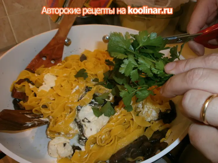 Домашняя лапша с шампиньонами и сыром " филадельфия": шаг 9