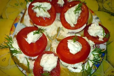 Бутерброды с брынзой и помидорами: шаг 2