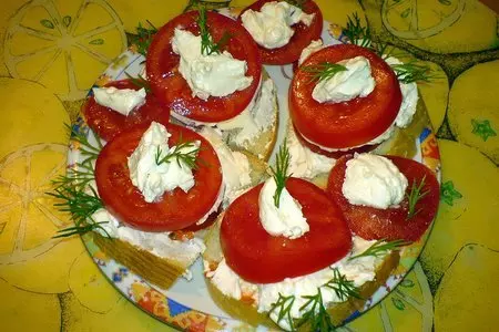 Бутерброды с брынзой и помидорами: шаг 3