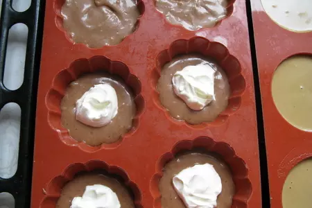 Кексики шоколадные с творожной начинкой и кексики кофейные: шаг 6