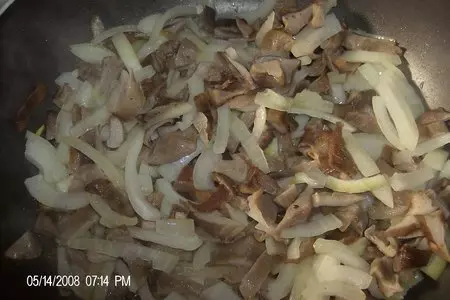 Паста с копченной рулькой и грибами: шаг 3