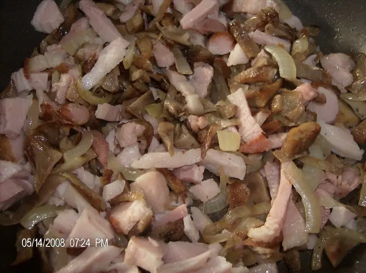 Паста с копченной рулькой и грибами: шаг 4