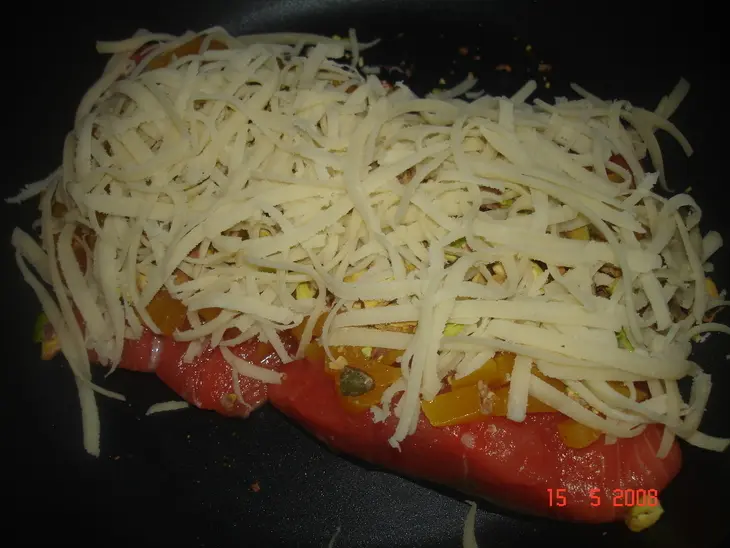 Лосось запеченный с персиком и орешками: шаг 2