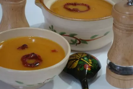 Суп-пюре из тыквы с вялеными томатами: шаг 1