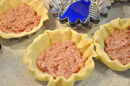 Мини-пироги «дружба народов» с мясной начинкой (по мотивам «фитчи» и «къячлив»): шаг 3