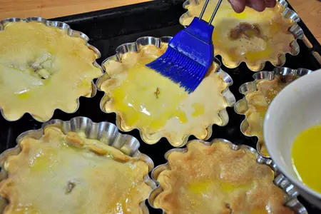 Мини-пироги «дружба народов» с мясной начинкой (по мотивам «фитчи» и «къячлив»): шаг 6