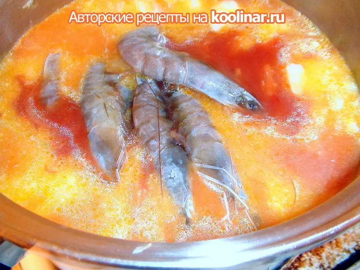Томатный суп с треской и тигровыми креветками.: шаг 4