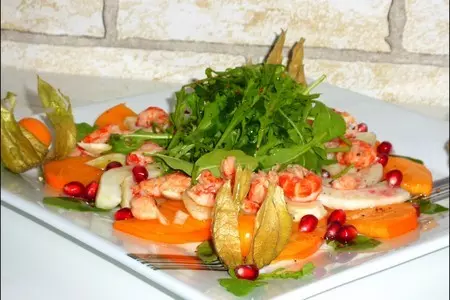 Салат "при свечах"  -  с фенхелем, рукколой, хурмой и раковыми шейками: шаг 2