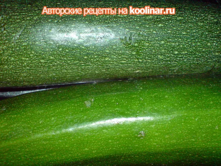 Салат из запечённых перцев и цуккини с сыром: шаг 1
