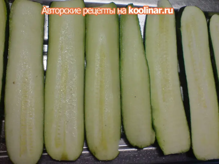 Салат из запечённых перцев и цуккини с сыром: шаг 2