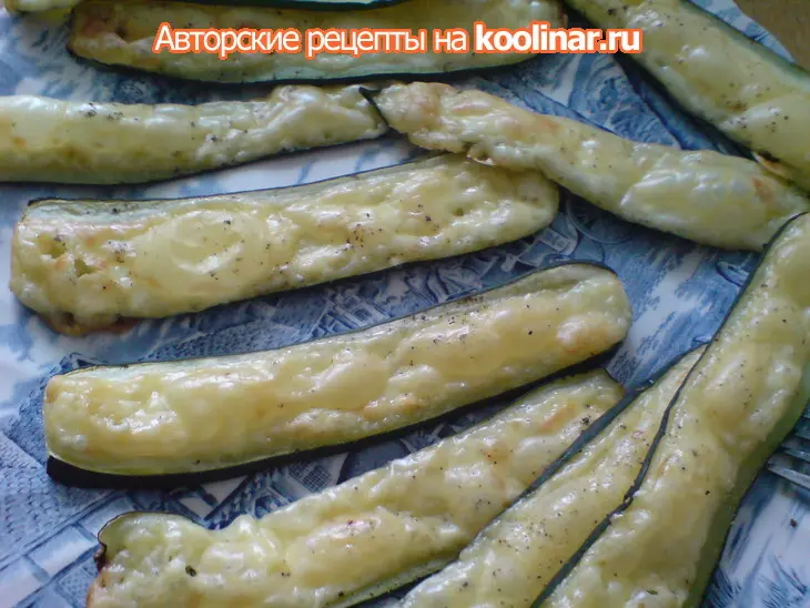 Салат из запечённых перцев и цуккини с сыром: шаг 5