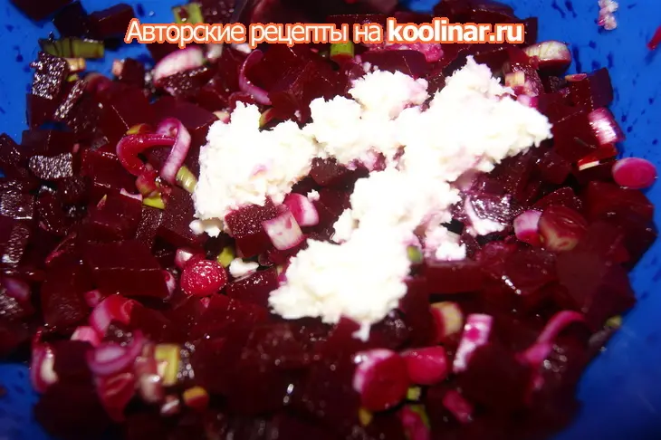 Салат из свеклы с хреном, йогуртом: шаг 3