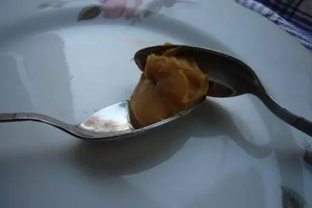 Арахисовые кексы с варёной сгущёнкой: шаг 1