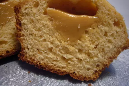 Арахисовые кексы с варёной сгущёнкой: шаг 7