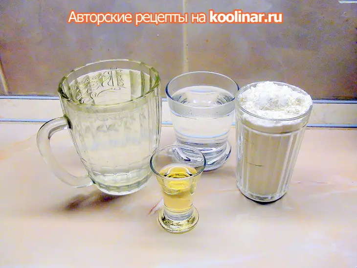 Паровые пельмени с куриной начинкой в виде всё тех же цветов лотоса.: шаг 1