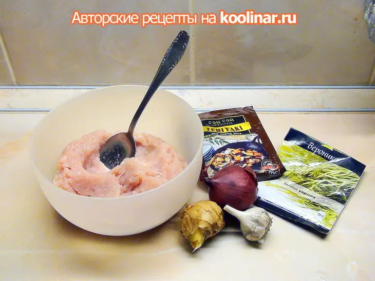 Паровые пельмени с куриной начинкой в виде всё тех же цветов лотоса.: шаг 4