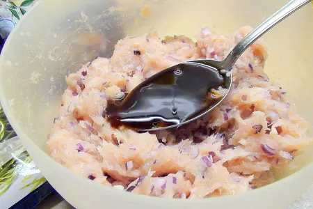 Паровые пельмени с куриной начинкой в виде всё тех же цветов лотоса.: шаг 5