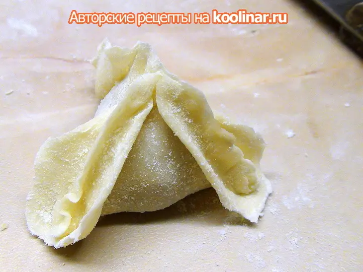Паровые пельмени с куриной начинкой в виде всё тех же цветов лотоса.: шаг 12
