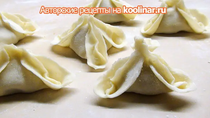 Паровые пельмени с куриной начинкой в виде всё тех же цветов лотоса.: шаг 13