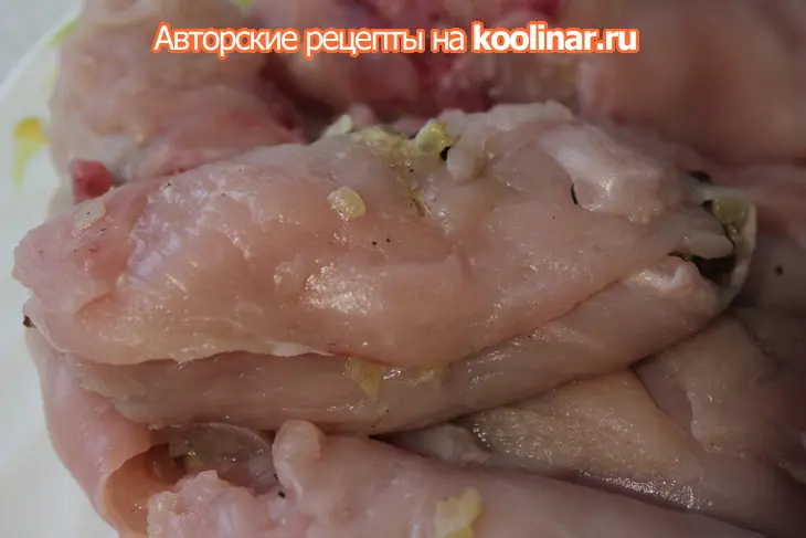 Куриные рулетики в капустной шубке: шаг 1