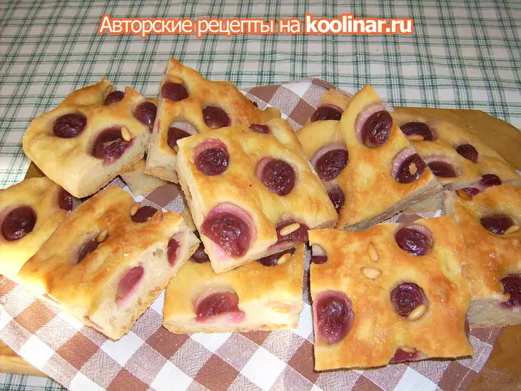Осенняя фокачча с виноградом и кедровыми орехами: шаг 3