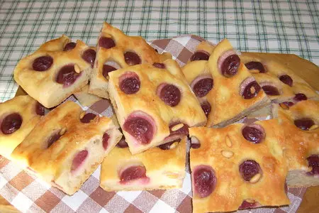 Осенняя фокачча с виноградом и кедровыми орехами: шаг 3