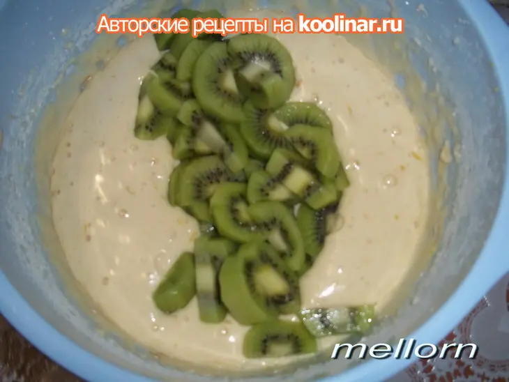 Бисквитный пирог с киви: шаг 1